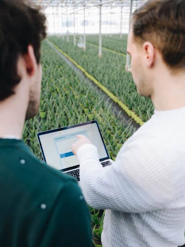 leroy van den enden en freek wesstein in de kwekerij bij dr green dataclicks